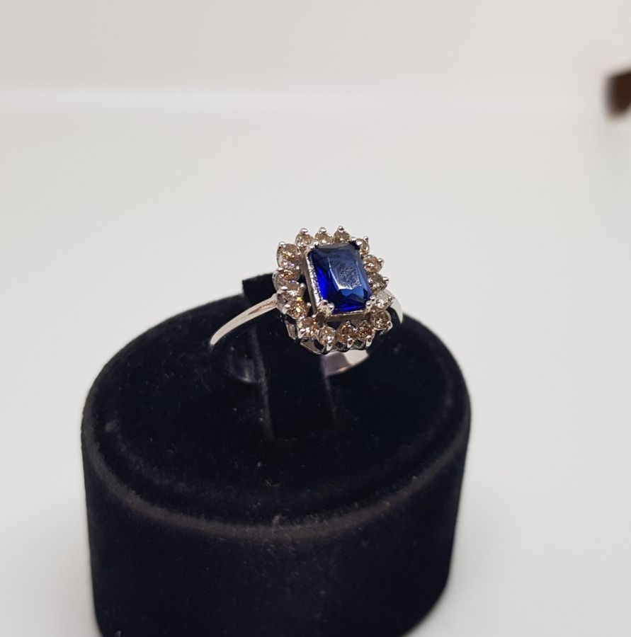 SAFİR VE PIRLANTA TAŞLI DİKDÖRTGEN MODEL YÜZÜK