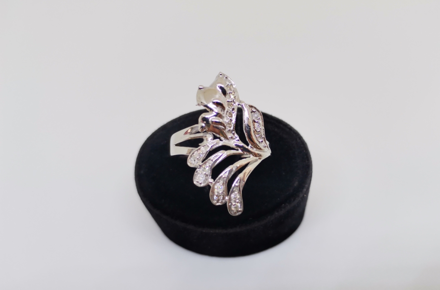 GENİŞ DALLI MODEL PIRLANTA YÜZÜK