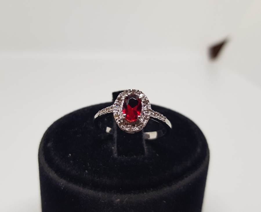 YAKUT VE PIRLANTA TAŞLI FRANSIZ BAGET MODELİ YÜZÜK