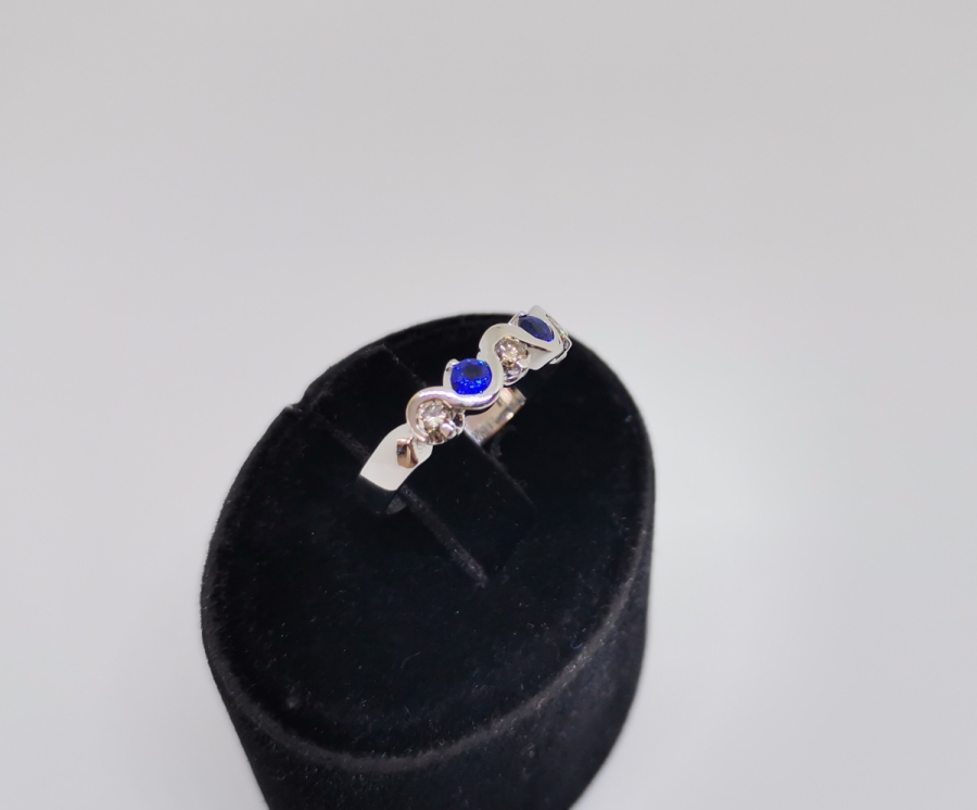 SAFİR VE PIRLANTA TAŞLI YARIM TUR MODEL YÜZÜK