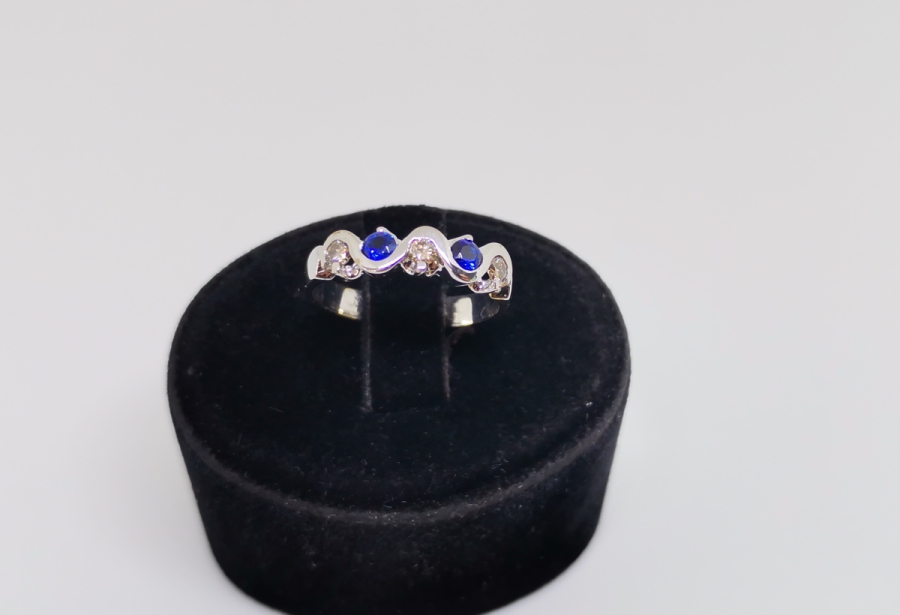 SAFİR VE PIRLANTA TAŞLI YARIM TUR MODEL YÜZÜK