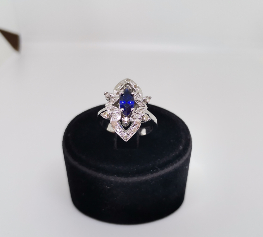 SAFİR VE PIRLANTA TAŞLI MEKİK MODEL YÜZÜK