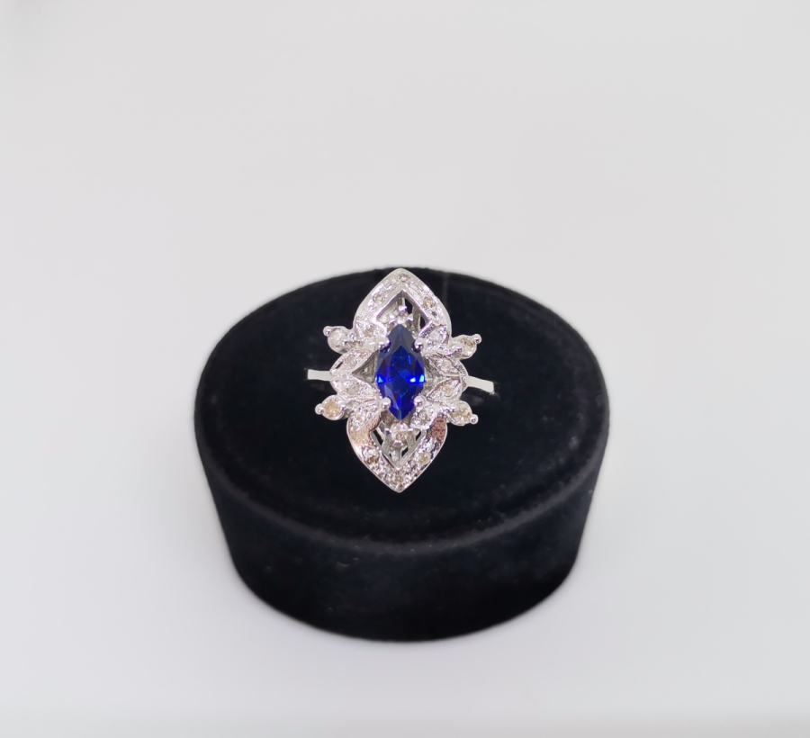 SAFİR VE PIRLANTA TAŞLI MEKİK MODEL YÜZÜK