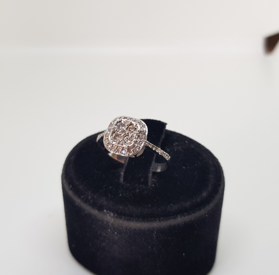 KARE MODELİ PIRLANTA TAŞLI YÜZÜK