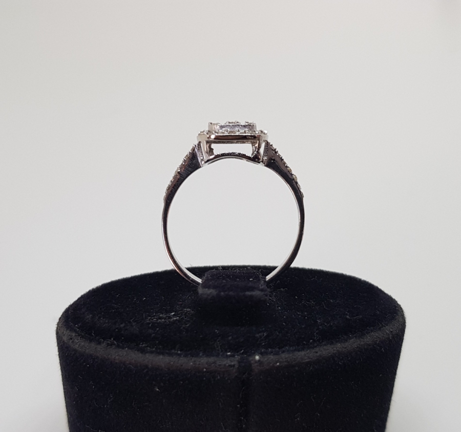 KARE MODELİ PIRLANTA TAŞLI YÜZÜK