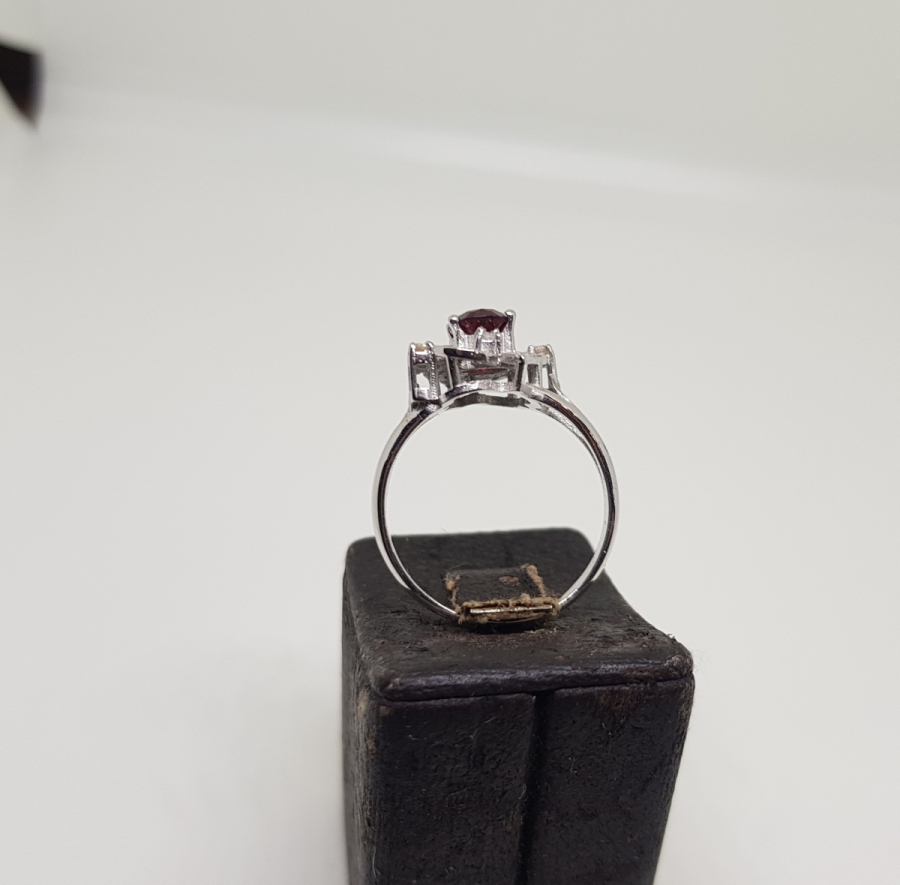 YAKUT VE PIRLANTA TAŞLI DALGALI MODEL YÜZÜK