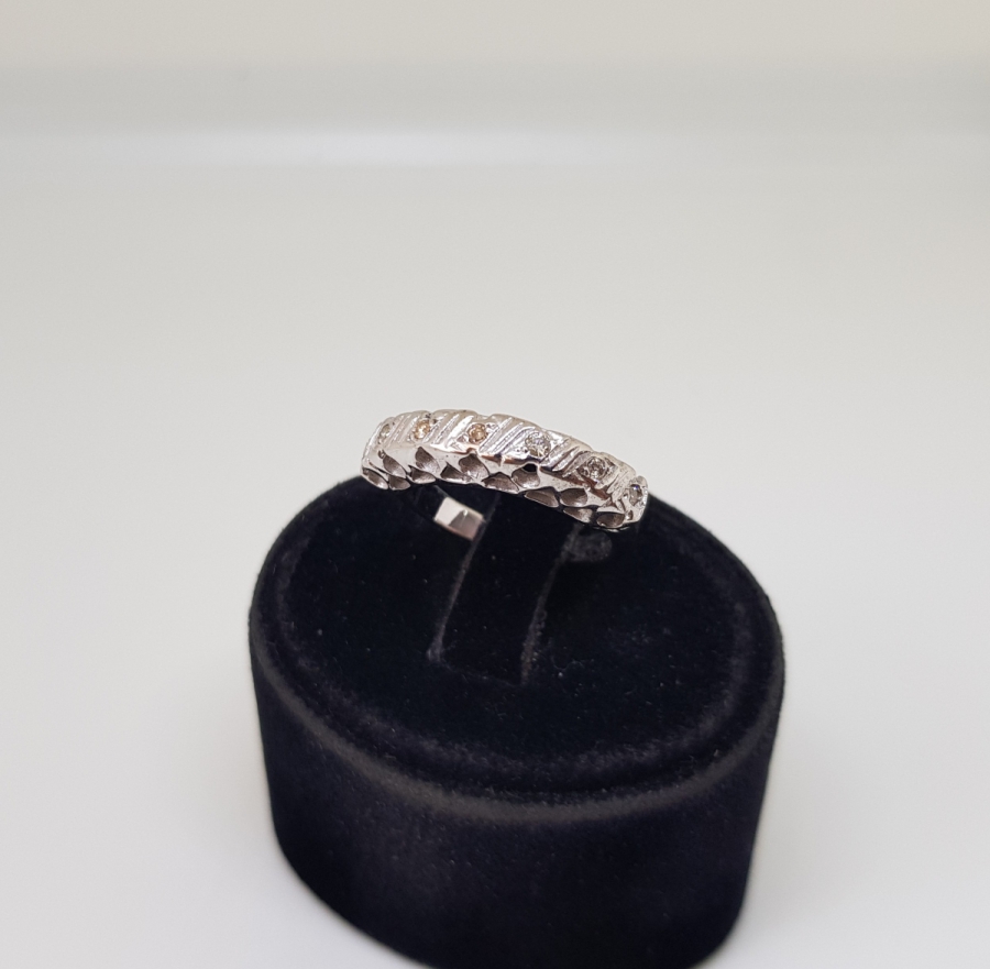 YEDİ TAŞ BULUNAN PIRLANTA YÜZÜK