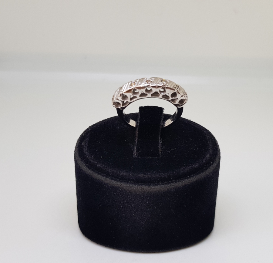 YEDİ TAŞ BULUNAN PIRLANTA YÜZÜK