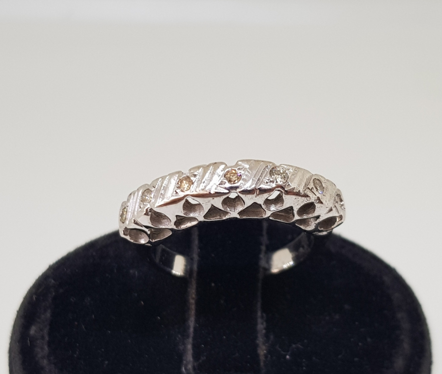 YEDİ TAŞ BULUNAN PIRLANTA YÜZÜK