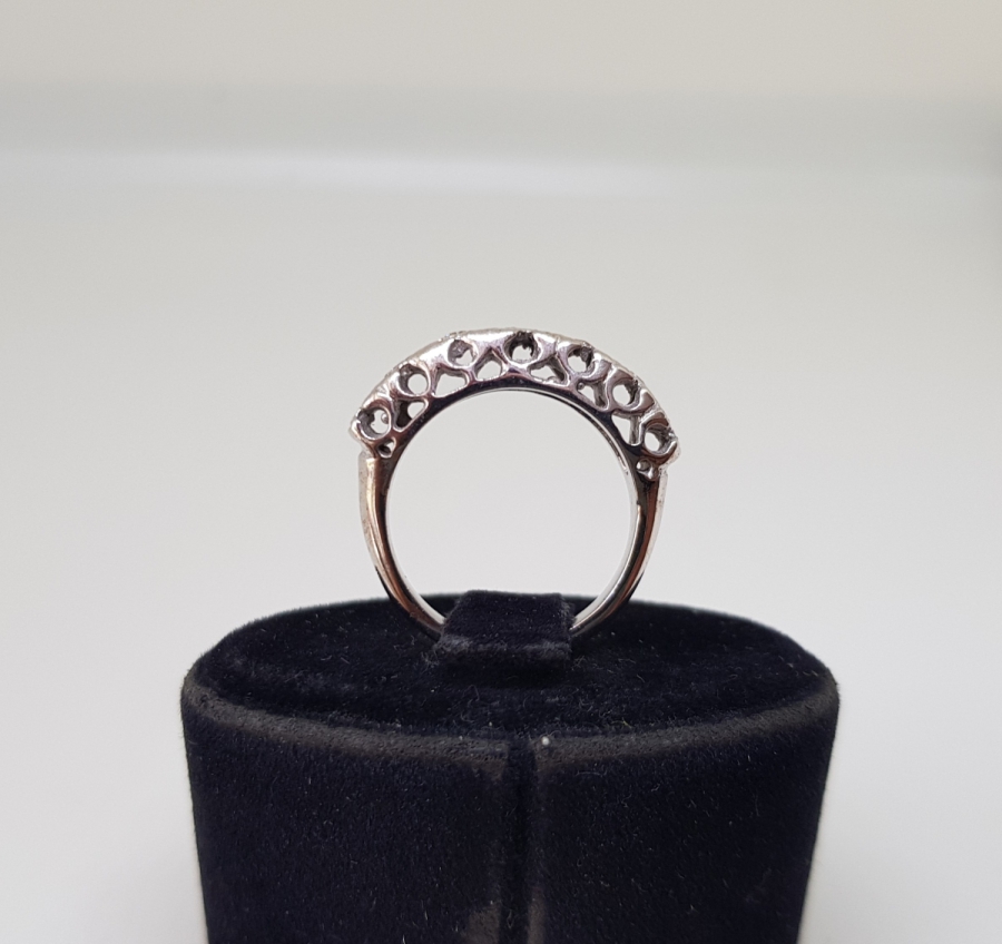 YEDİ TAŞ BULUNAN PIRLANTA YÜZÜK