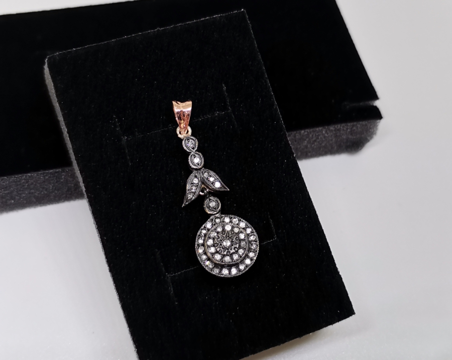 ELMAS TAŞLI GÜL MODEL KOLYE UCU