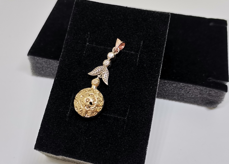 ELMAS TAŞLI GÜL MODEL KOLYE UCU