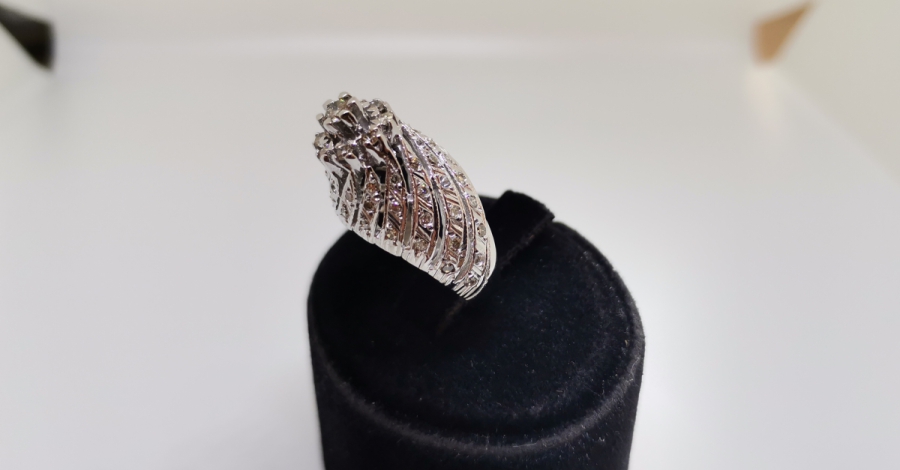 SONSUZLUK MODELİ BÜYÜK BOY PIRLANTA TAŞLI YÜZÜK