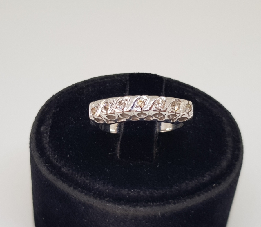 YEDİ TAŞ BULUNAN PIRLANTA YÜZÜK