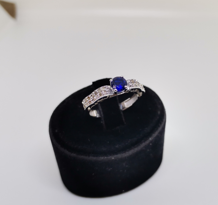 SAFİR VE PIRLANTA TAŞLI YARASA MODELİ YÜZÜK