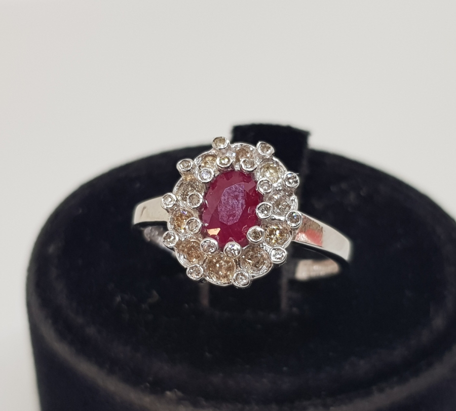 YAKUT VE PIRLANTA TAŞLI AY MODELİ YÜZÜK