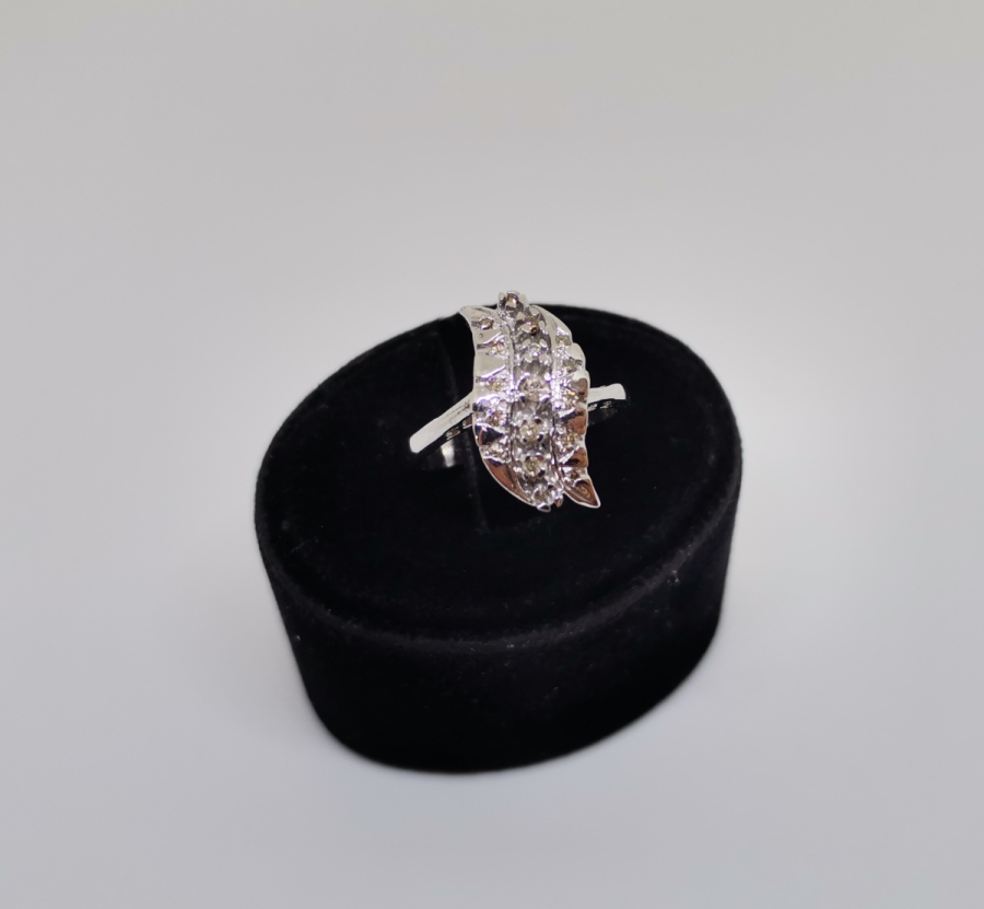 DALGALI MEKİK MODELİ PIRLANTA TAŞLI YÜZÜK