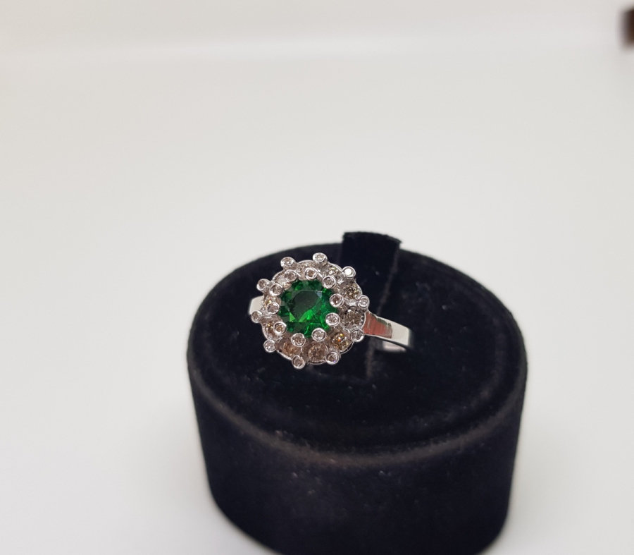 ZÜMRÜT VE PIRLANTA TAŞLI SARAYLI MODELİ YÜZÜK