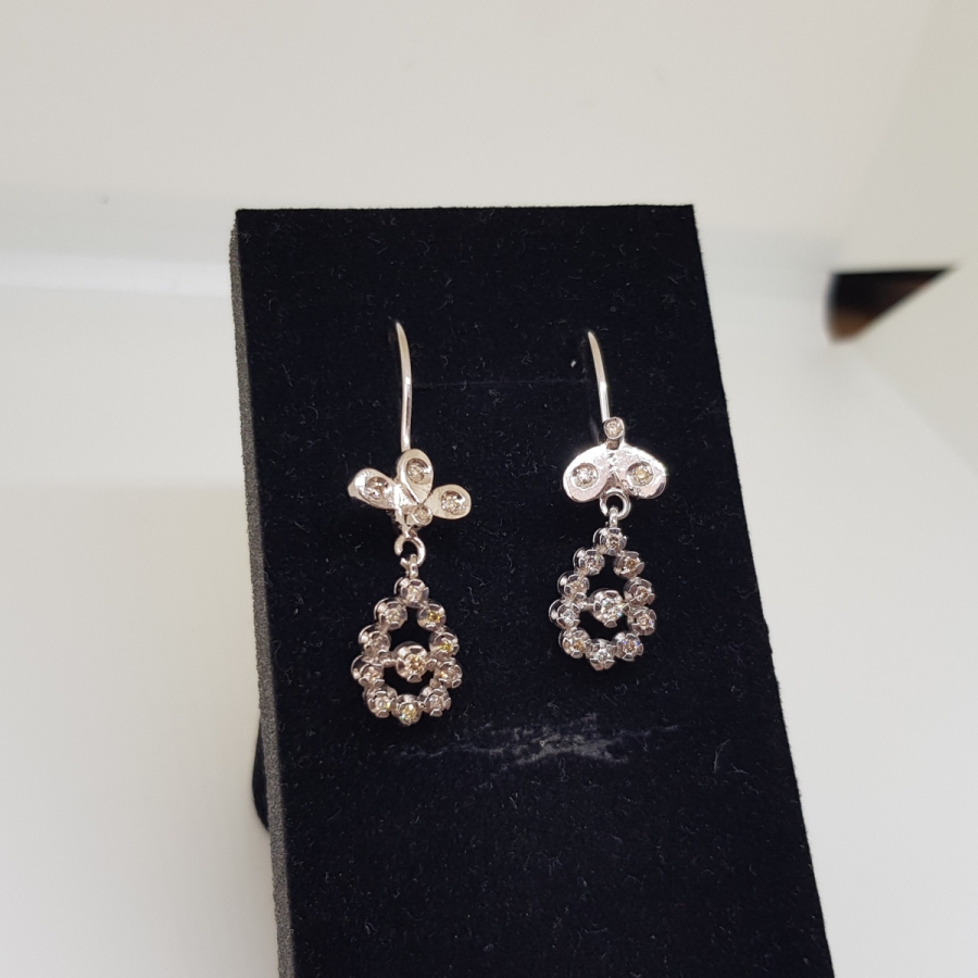 PIRLANTA TAŞLI DAMLA MODEL KÜPE