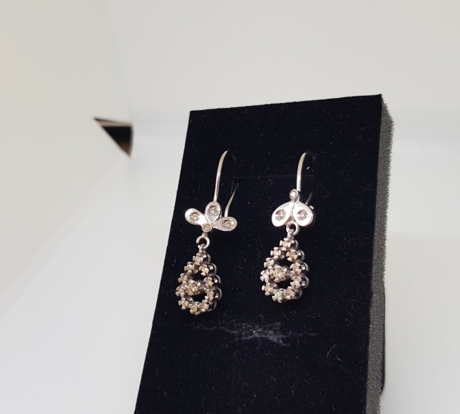 PIRLANTA TAŞLI DAMLA MODEL KÜPE