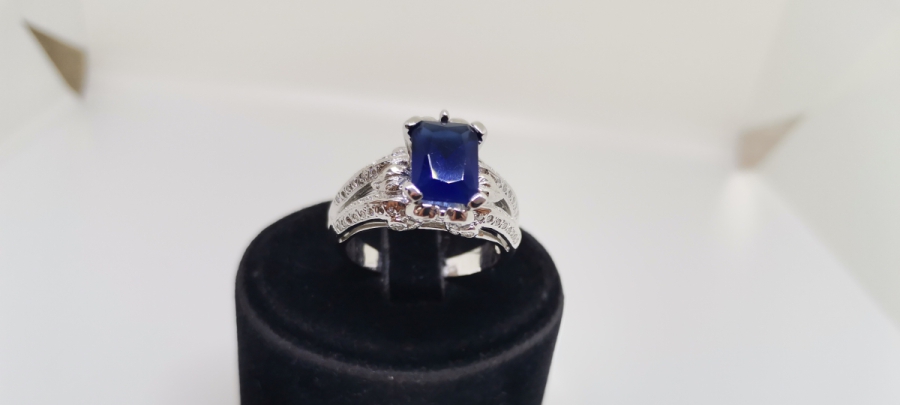 SAFİR VE PIRLANTA TAŞLI BAGET MODEL YÜZÜK