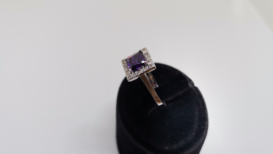 PIRLANTA VE AMETİST TAŞLI KARE MODEL YÜZÜK
