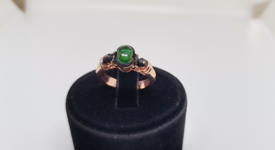 ZÜMRÜT VE ELMAS TAŞLI DÜZ MODEL YÜZÜK