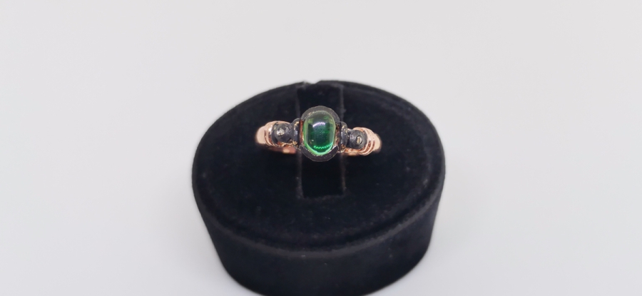 ZÜMRÜT VE ELMAS TAŞLI DÜZ MODEL YÜZÜK