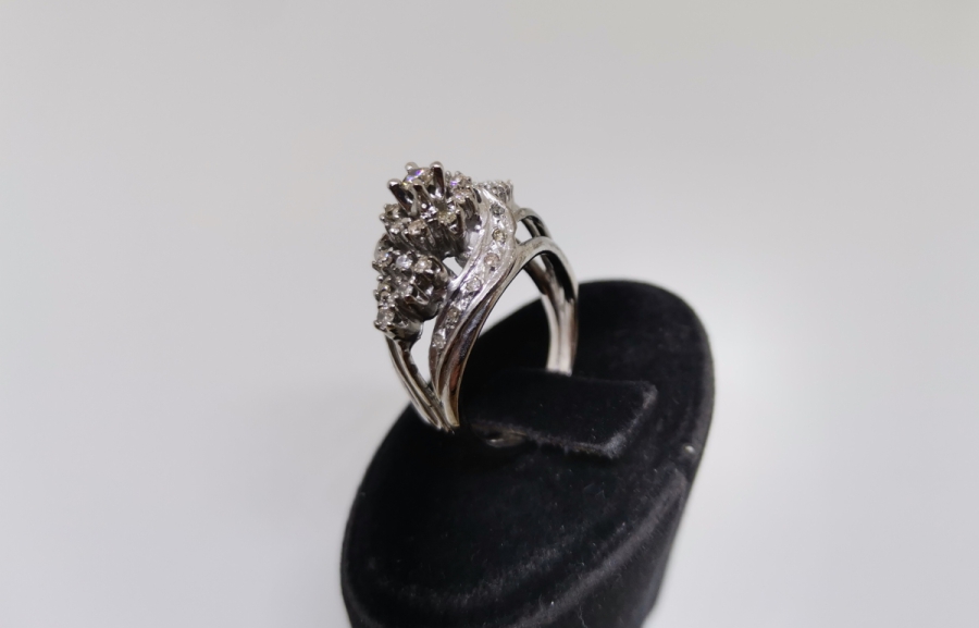 PIRLANTA TAŞLI YAN MEKİK MODELİ YÜZÜK