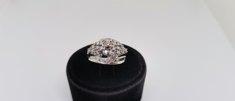 PIRLANTA TAŞLI YAN MEKİK MODELİ YÜZÜK