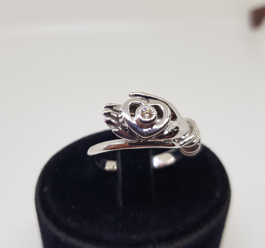 HANIMELİ MODELİ PIRLANTA TAŞLI YÜZÜK