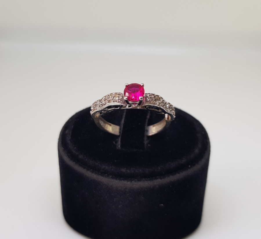 YAKUT VE PIRLANTA TAŞLI YARASA MODELİ YÜZÜK