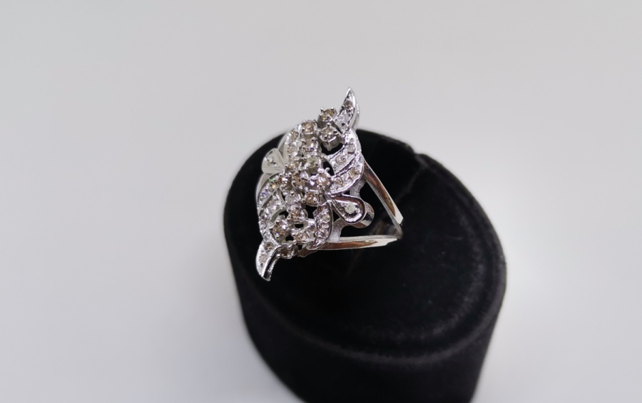 YARIM AY MODELİ PIRLANTA TAŞLI YÜZÜK