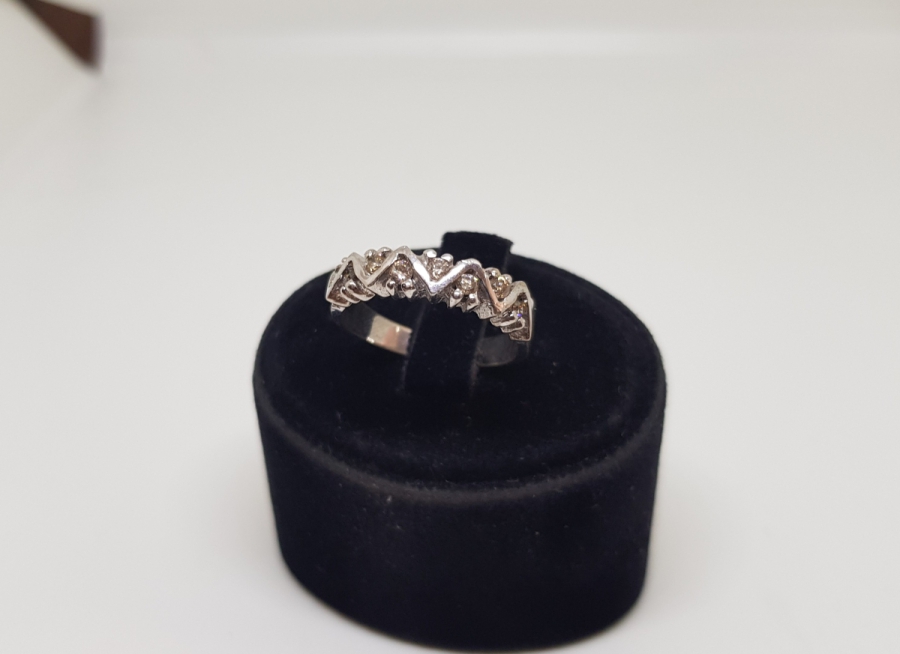 DALGALI ÇİFTE BEŞTAŞ MODEL PIRLANTA TAŞLI YÜZÜK