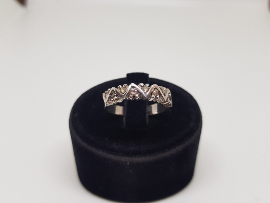 DALGALI ÇİFTE BEŞTAŞ MODEL PIRLANTA TAŞLI YÜZÜK