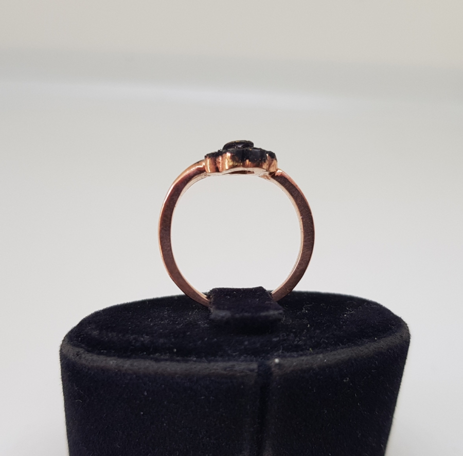 ELMAS TAŞLI PAPATYALI MODEL YÜZÜK