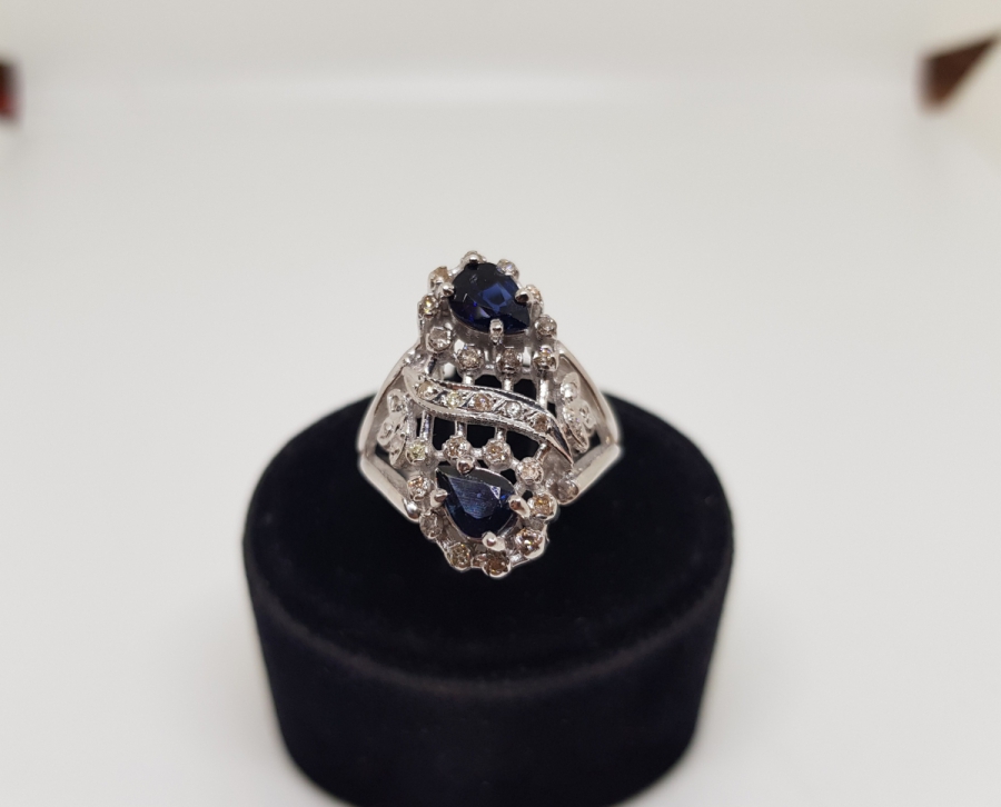 SAFİR VE PIRLANTA TAŞLI SİMETRİK MODEL YÜZÜK