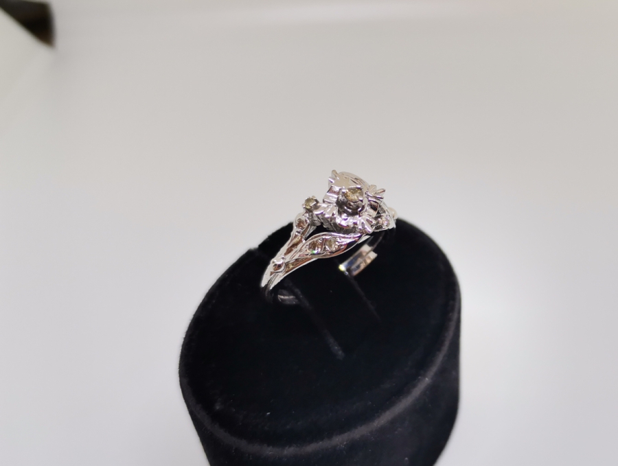 DİK KARE MODEL PIRLANTA YÜZÜK