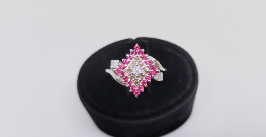 YAKUT VE PILANTA TAŞLI DİK KARE MODELİ YÜZÜK