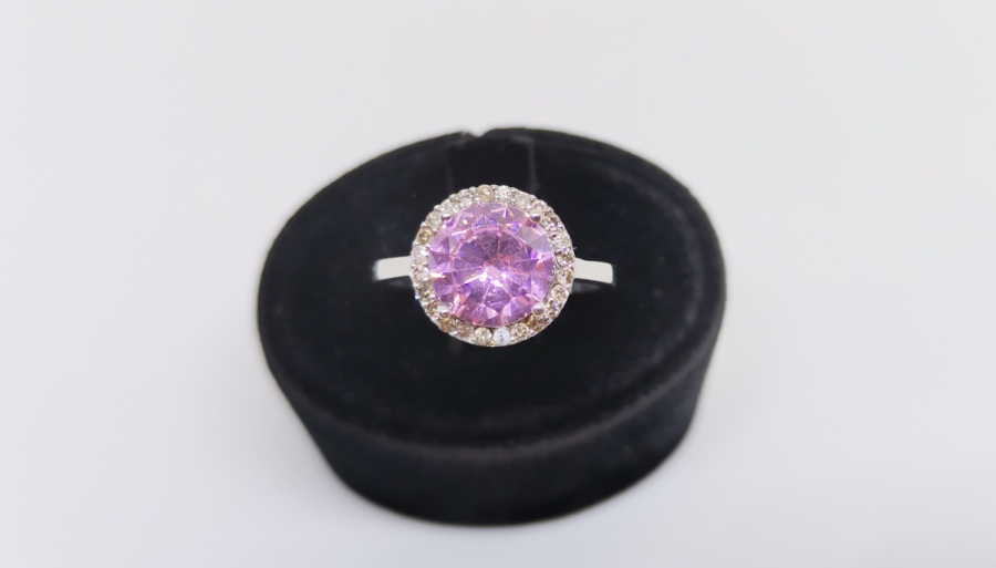 PIRLANTA VE KUVAR TAŞLI YÜZÜK