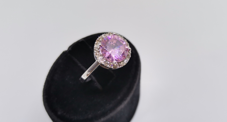 PIRLANTA VE KUVAR TAŞLI YÜZÜK