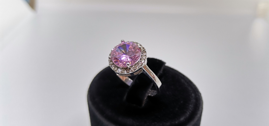 PIRLANTA VE KUVAR TAŞLI YÜZÜK