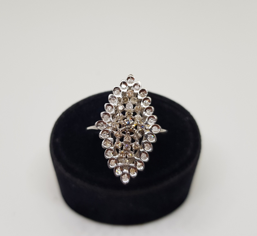 PIRLANTA TAŞLI BAKLAVA DİLİMİ MODEL YÜZÜK