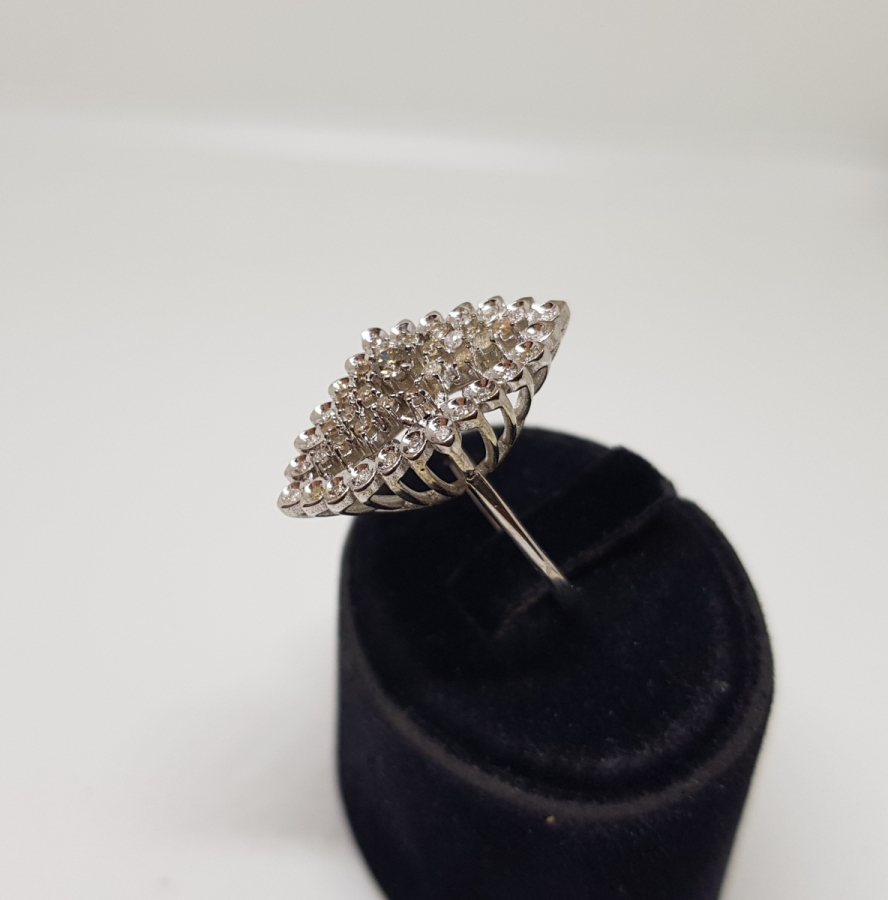 PIRLANTA TAŞLI BAKLAVA DİLİMİ MODEL YÜZÜK