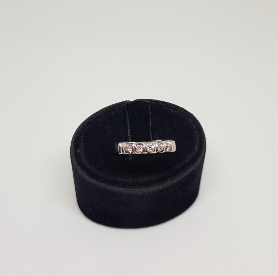 BEŞTAŞ MODEL PIRLANTA TAŞLI YÜZÜK