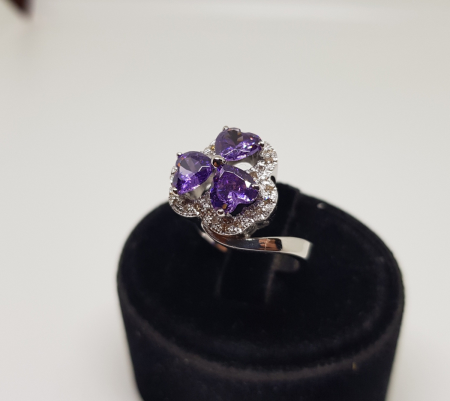 ÜÇ KALPLİ MODEL PIRLANTA VE AMETİST TAŞLI YÜZÜK