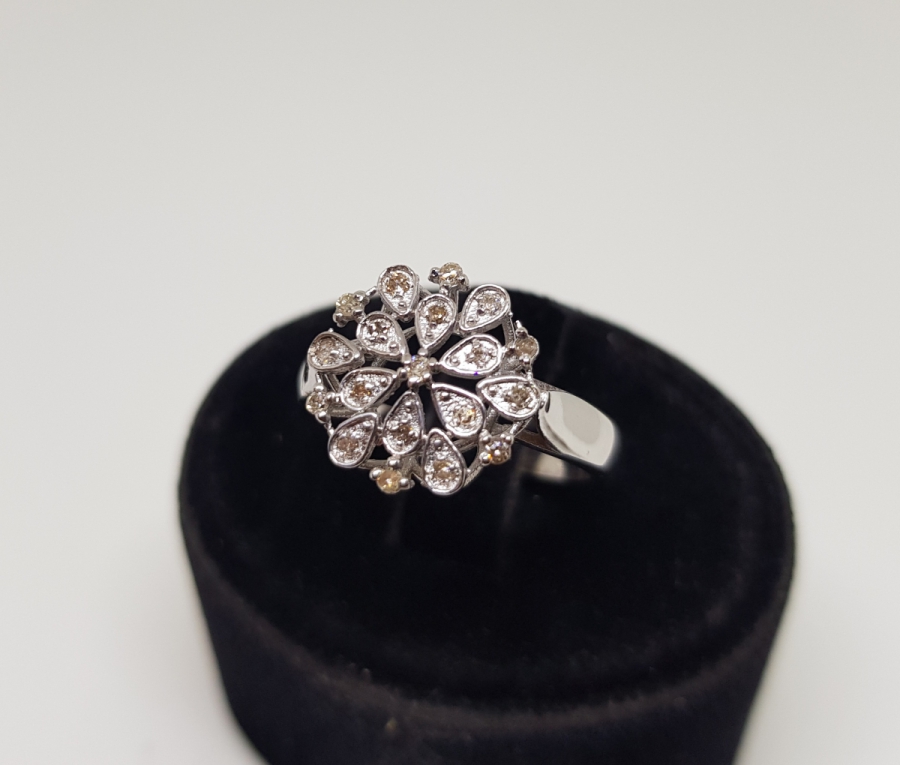 YAPRAKLI MODEL PIRLANTA TAŞLI YÜZÜK