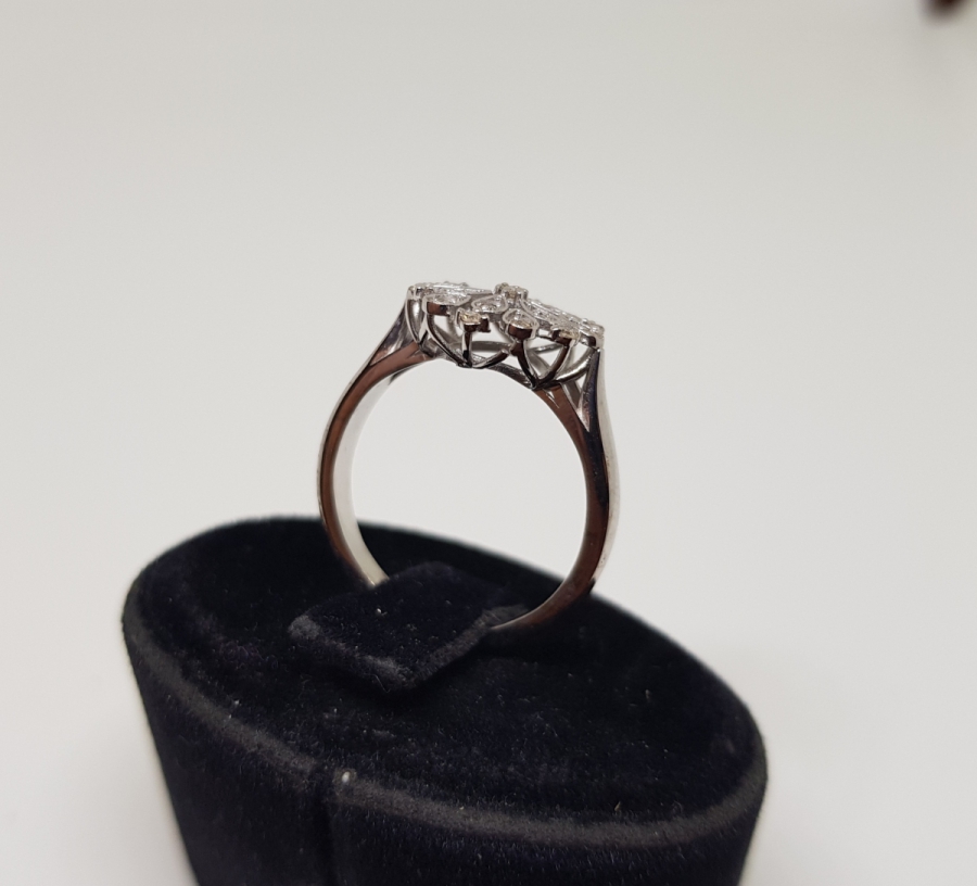 YAPRAKLI MODEL PIRLANTA TAŞLI YÜZÜK