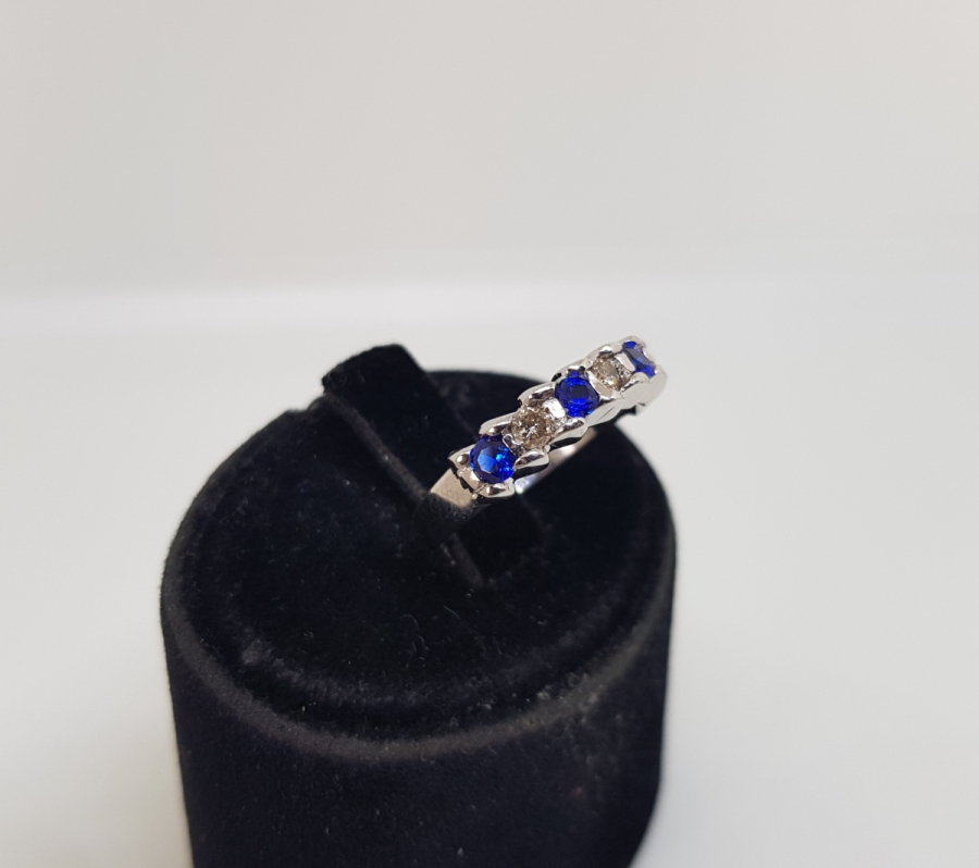 SAFİR VE PIRLANTA TAŞLI AYRIK MODEL YÜZÜK