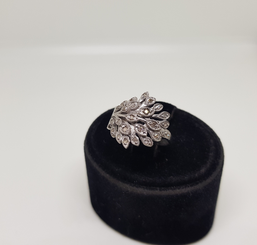 GENİŞ YAPRAK MODELİ PIRLANTA TAŞLI YÜZÜK